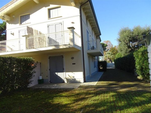 casa indipendente in vendita a Montignoso in zona Cinquale