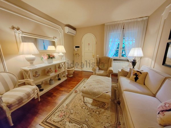 casa indipendente in vendita a Montignoso