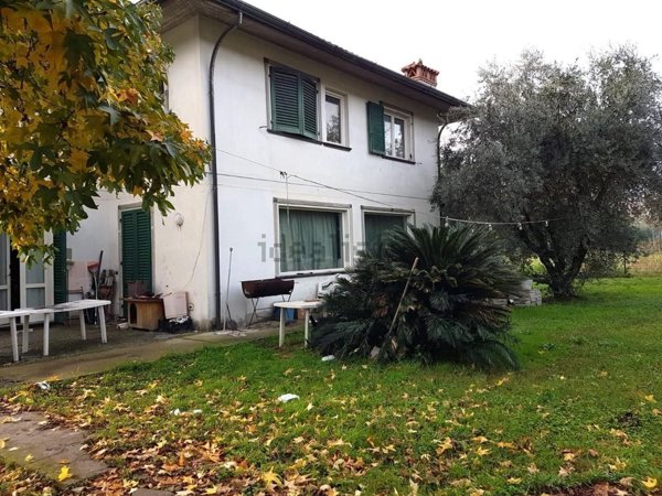 casa indipendente in vendita a Montignoso in zona Cervaiolo