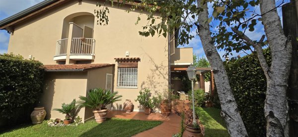 casa indipendente in vendita a Montignoso in zona Cinquale