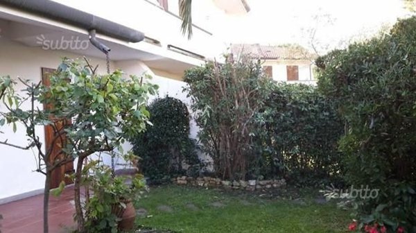 quadrivano in vendita a Montignoso in zona Cinquale