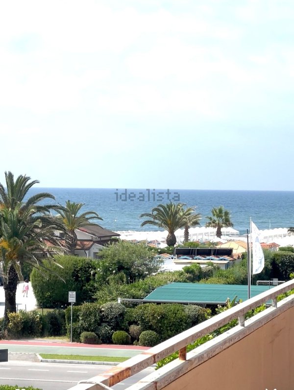 casa indipendente in vendita a Montignoso