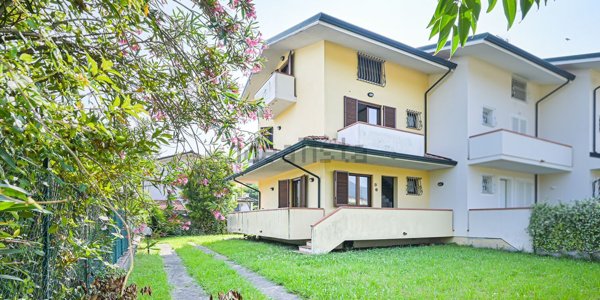 casa indipendente in vendita a Montignoso in zona Cinquale