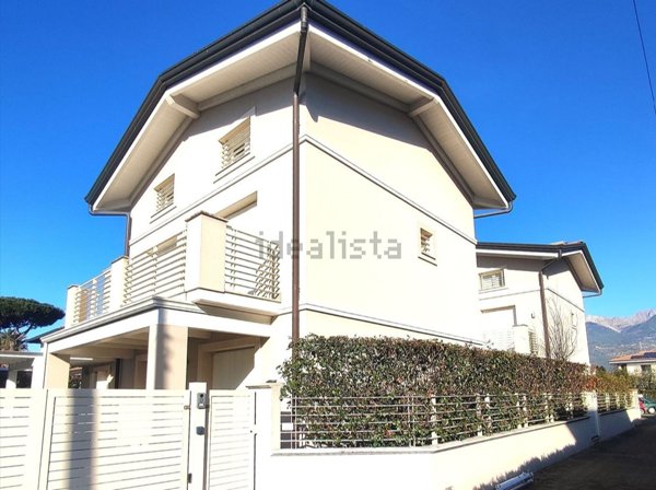 casa indipendente in vendita a Montignoso in zona Cinquale