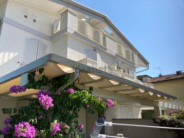 quadrivano in vendita a Montignoso in zona Cinquale