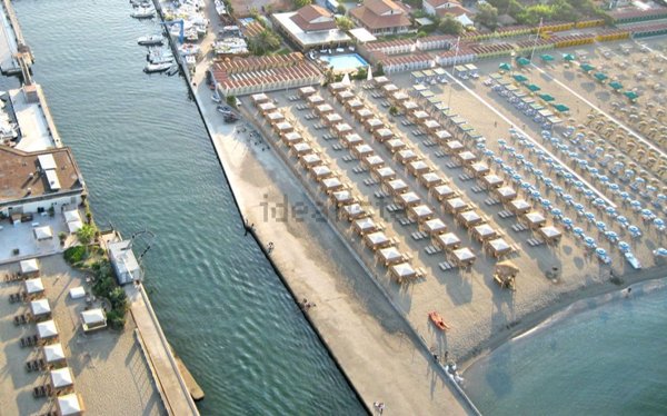 casa indipendente in vendita a Montignoso in zona Cinquale