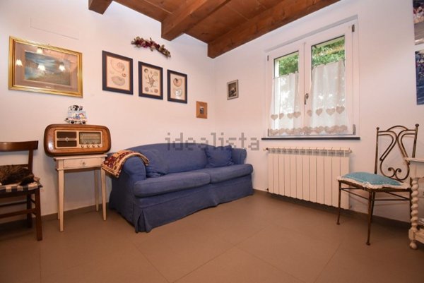 casa indipendente in vendita a Montignoso