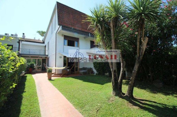 casa indipendente in vendita a Montignoso in zona Cinquale