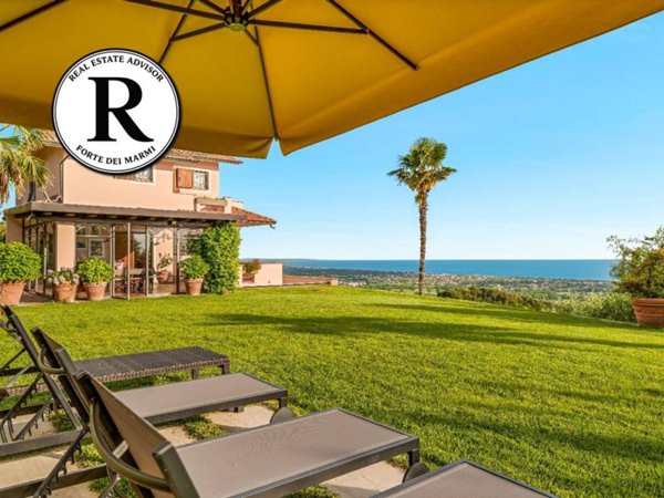 casa indipendente in vendita a Montignoso in zona Palatina