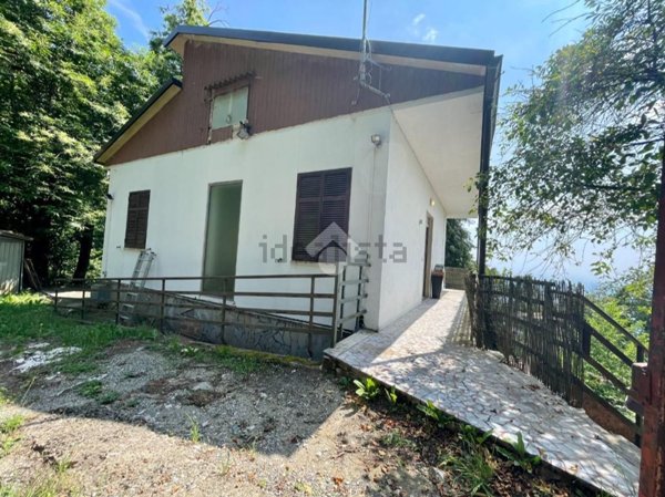 casa indipendente in vendita a Montignoso