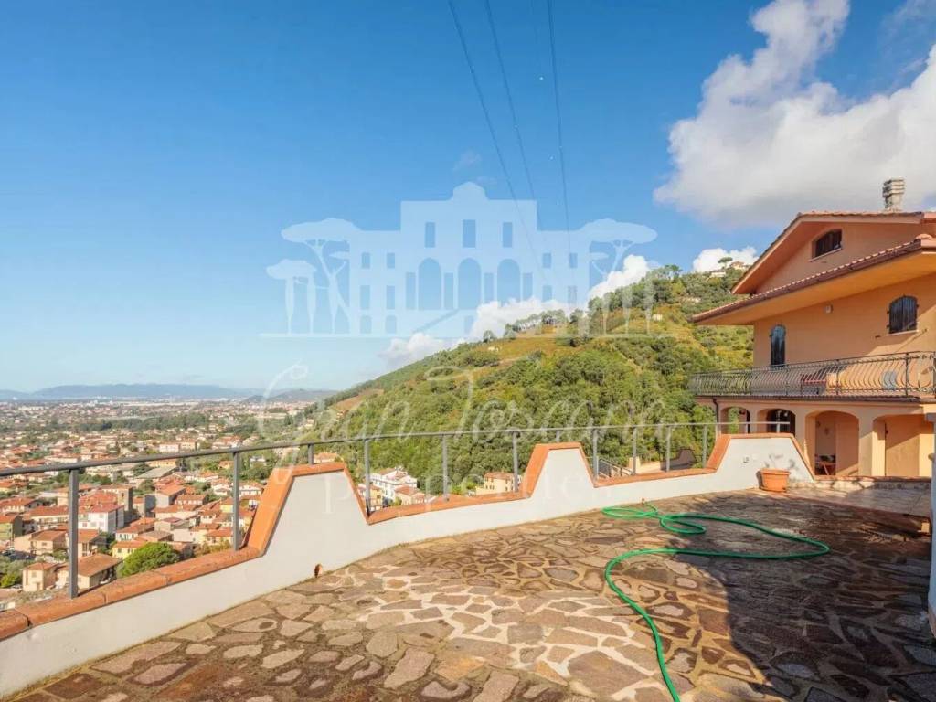 casa indipendente in vendita a Montignoso in zona Palatina