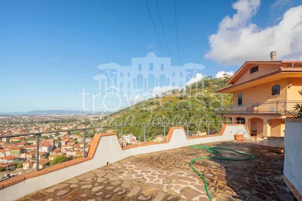 casa indipendente in vendita a Montignoso