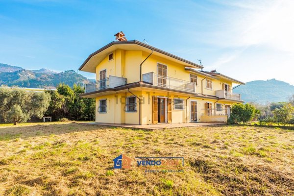 casa indipendente in vendita a Montignoso in zona Cervaiolo