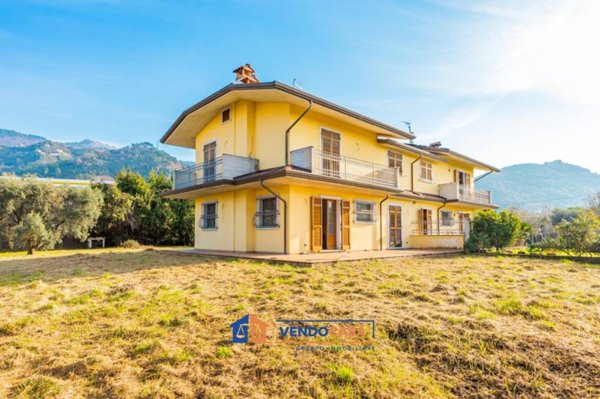 casa indipendente in vendita a Montignoso in zona Debbia