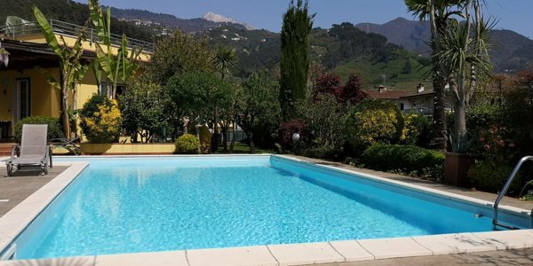 casa indipendente in vendita a Montignoso