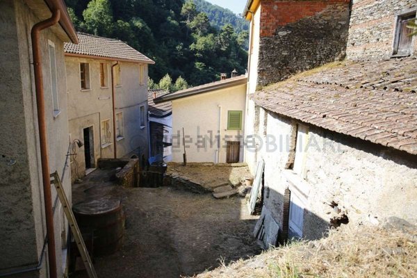 casa indipendente in vendita a Montignoso