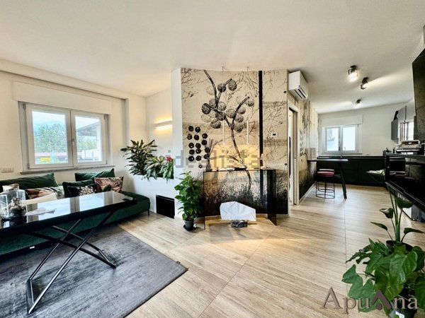 casa indipendente in vendita a Montignoso in zona Cinquale