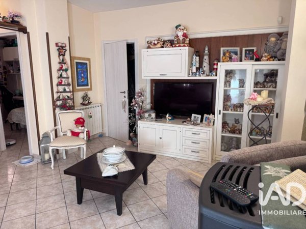 appartamento in vendita a Montignoso in zona Renella