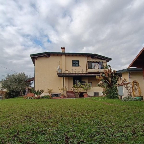 casa indipendente in vendita a Montignoso in zona Cervaiolo