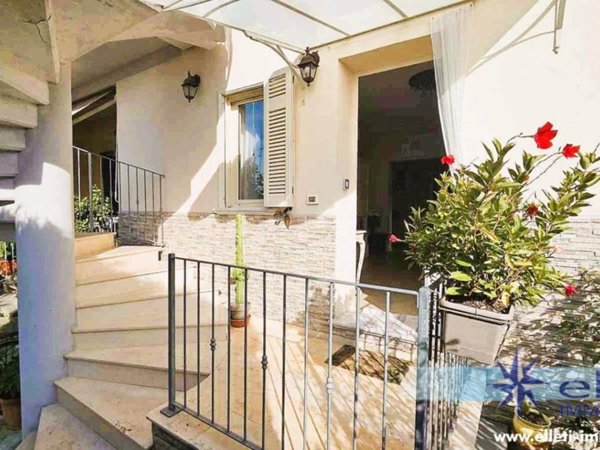 casa indipendente in vendita a Montignoso in zona Capanne