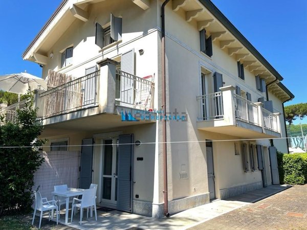 casa indipendente in vendita a Montignoso in zona Cinquale