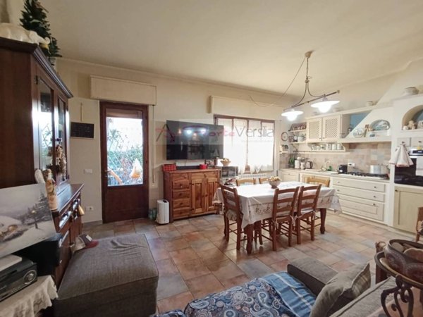 casa indipendente in vendita a Montignoso in zona Cinquale