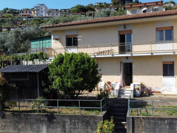 casa indipendente in vendita a Montignoso in zona Serra