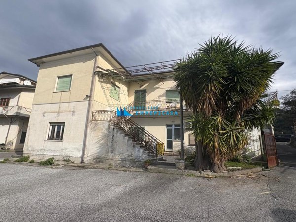 casa indipendente in vendita a Montignoso in zona Cervaiolo