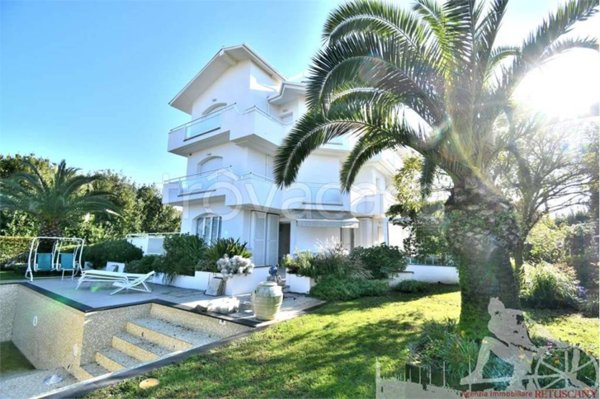 casa indipendente in vendita a Montignoso in zona Cinquale