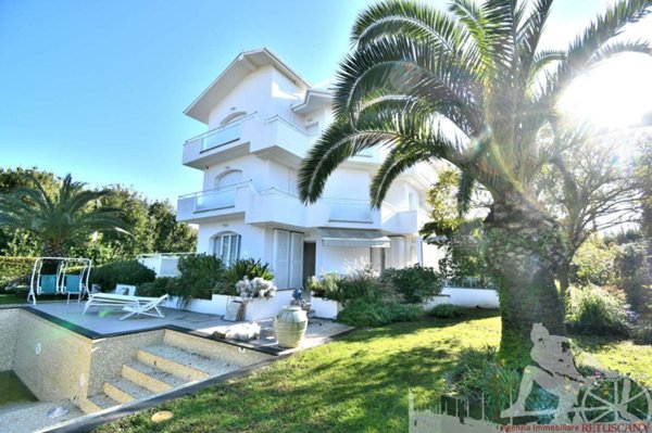 casa indipendente in vendita a Montignoso