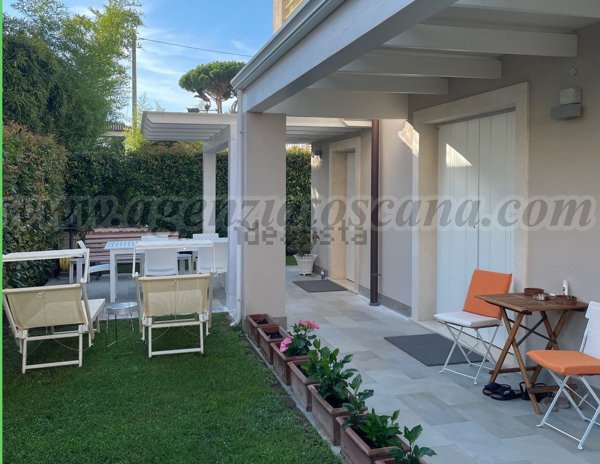 casa indipendente in vendita a Montignoso in zona Cinquale