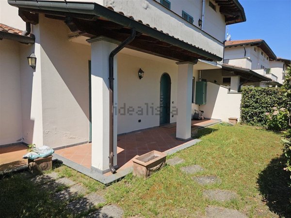 casa indipendente in vendita a Montignoso in zona Cinquale