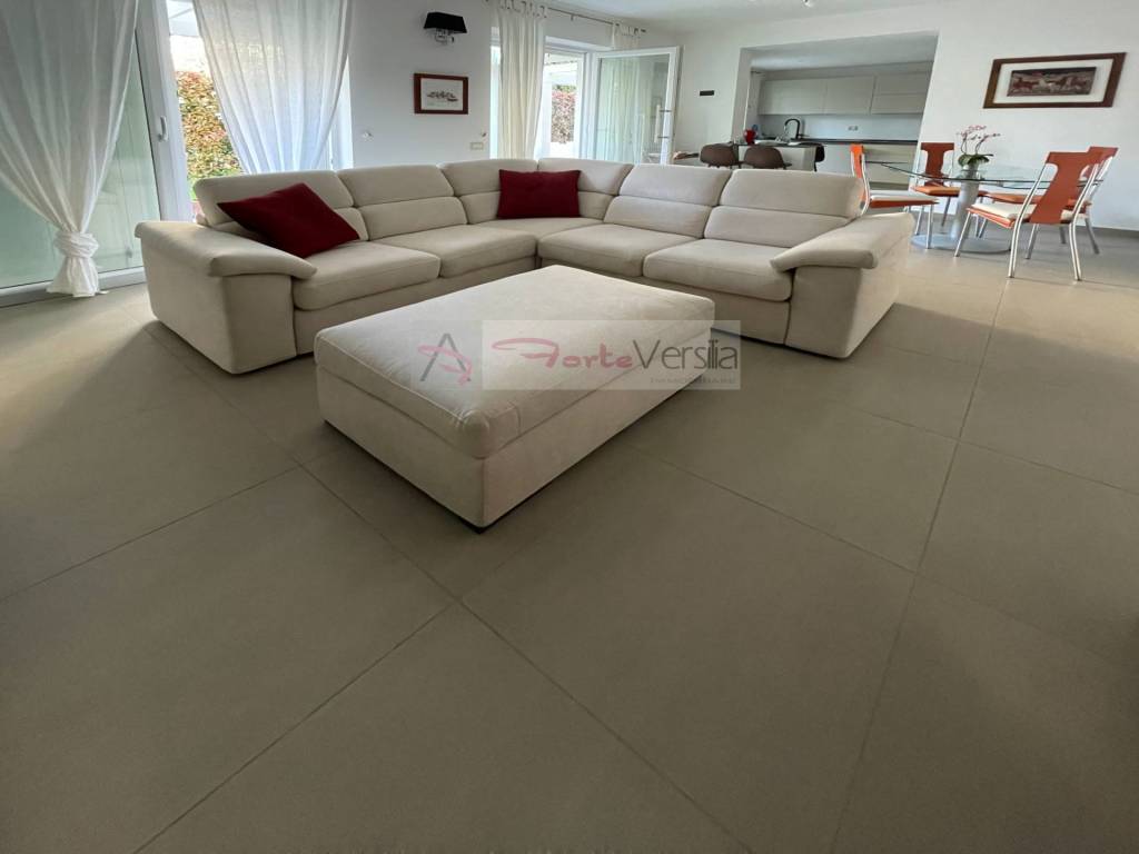 casa indipendente in vendita a Montignoso in zona Cinquale