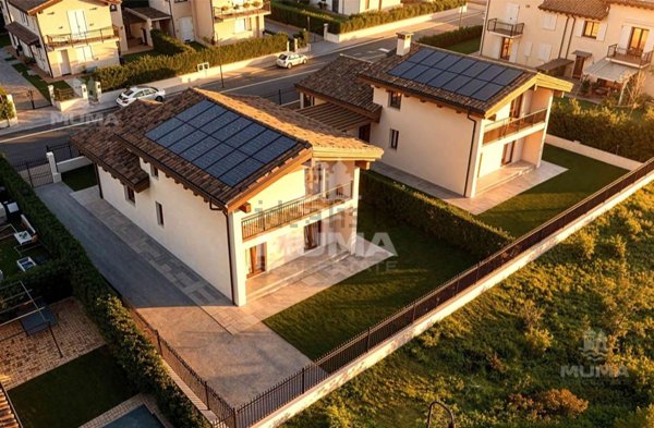 casa indipendente in vendita a Montignoso