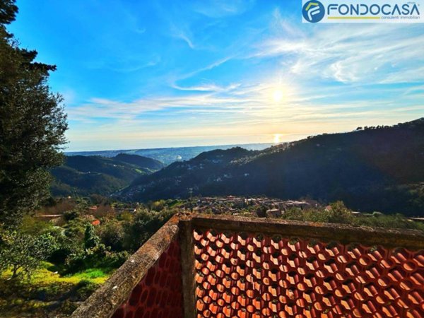 appartamento in vendita a Montignoso in zona Sant'Eustachio