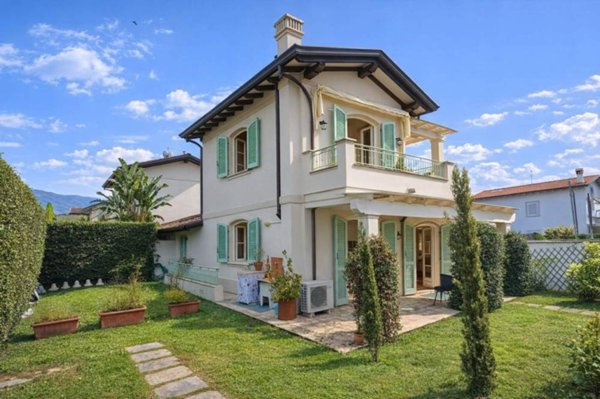 casa indipendente in vendita a Montignoso in zona Cinquale