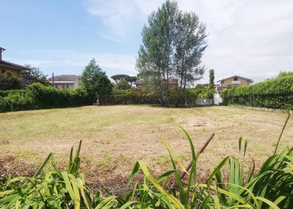 casa indipendente in vendita a Montignoso in zona Cinquale