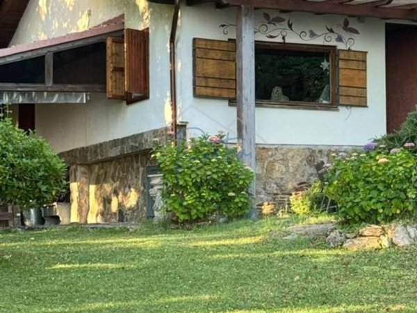 casa indipendente in vendita a Montignoso in zona Palatina