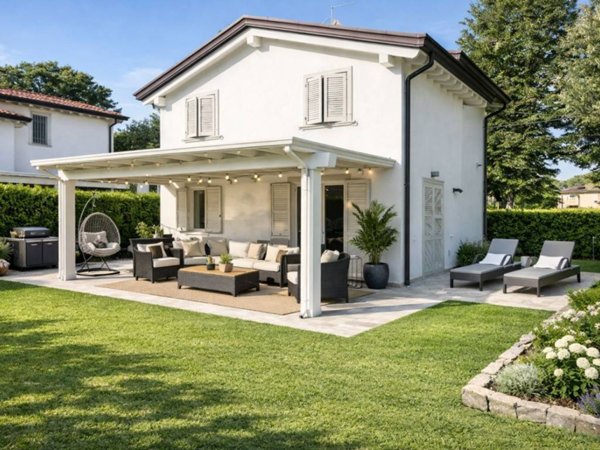 casa indipendente in vendita a Montignoso in zona Cinquale