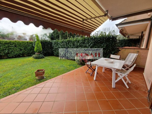 casa indipendente in vendita a Montignoso in zona Cinquale