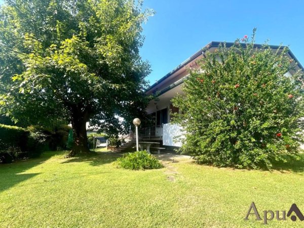 appartamento in vendita a Montignoso in zona Cervaiolo