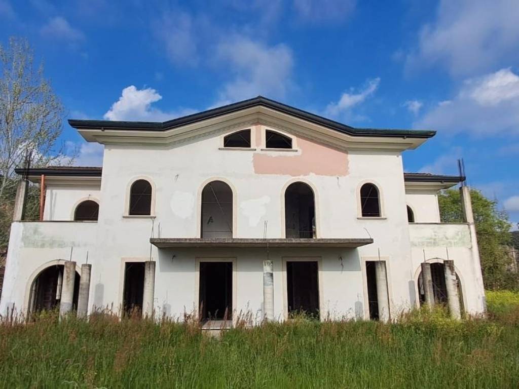 casa indipendente in vendita a Montignoso