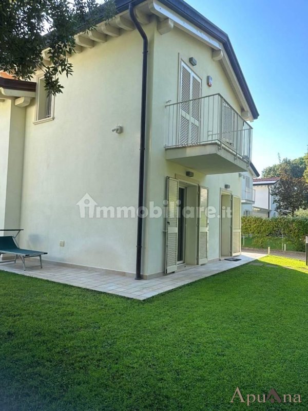 casa indipendente in vendita a Montignoso in zona Cinquale