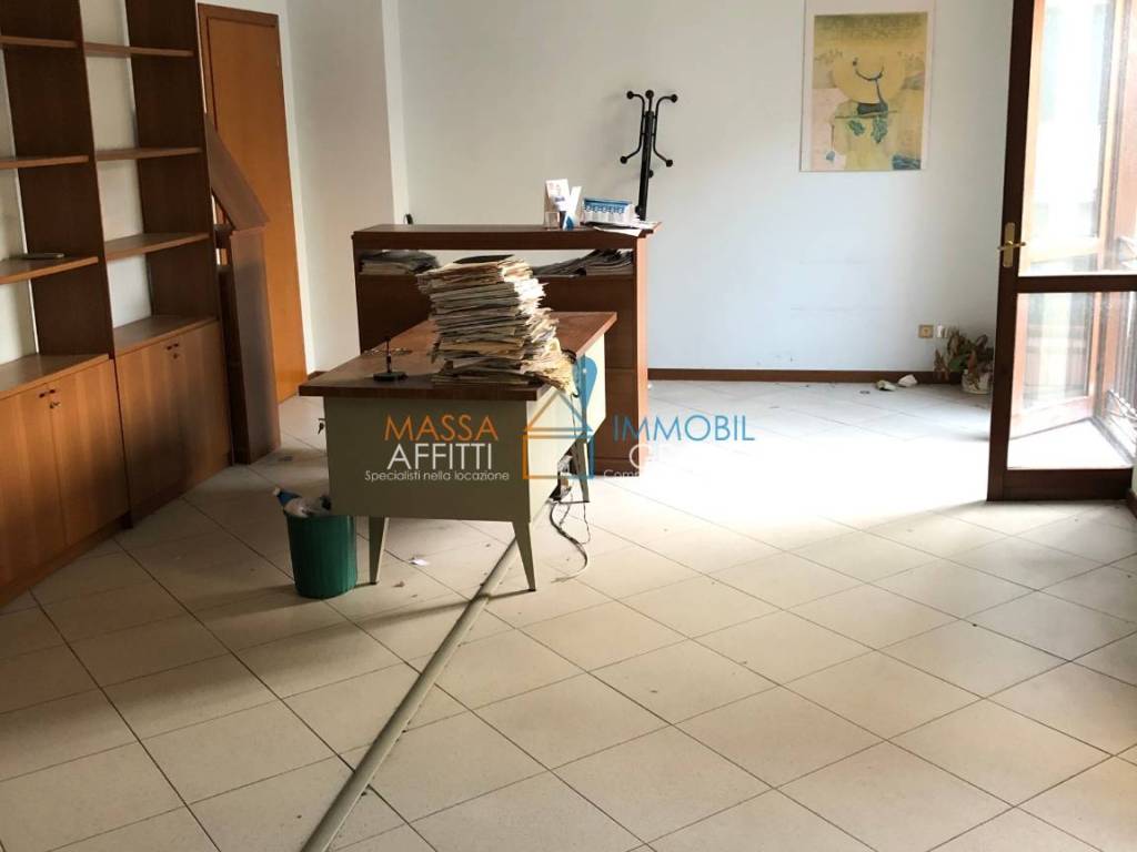 ufficio in vendita a Montignoso in zona Palatina