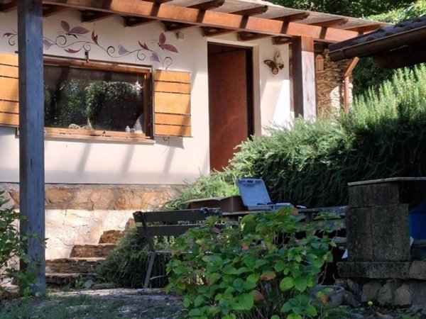 casa indipendente in vendita a Montignoso in zona Renella