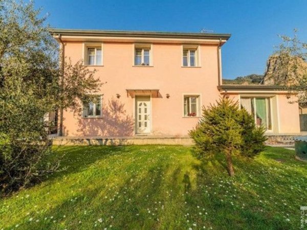 casa indipendente in vendita a Montignoso