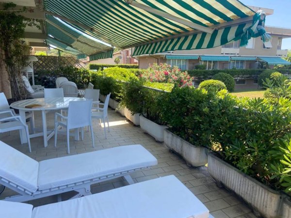 casa indipendente in vendita a Montignoso in zona Cinquale