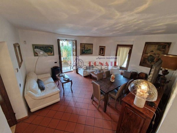 casa indipendente in vendita a Montignoso in zona Debbia