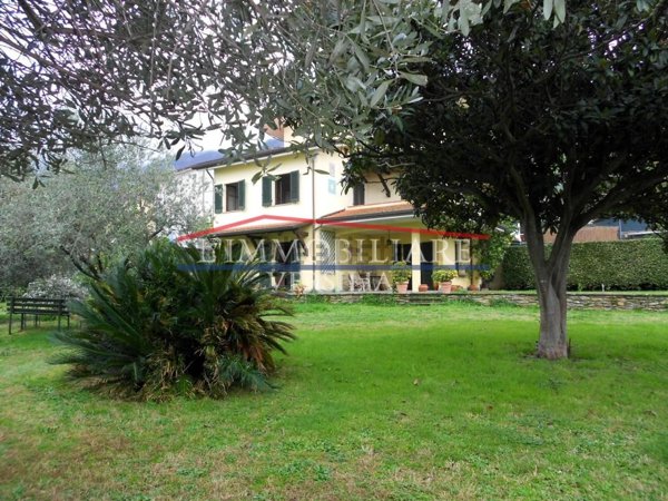 casa indipendente in vendita a Montignoso in zona Capanne