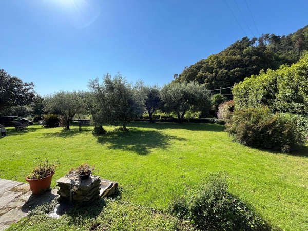 casa indipendente in vendita a Montignoso in zona Capanne